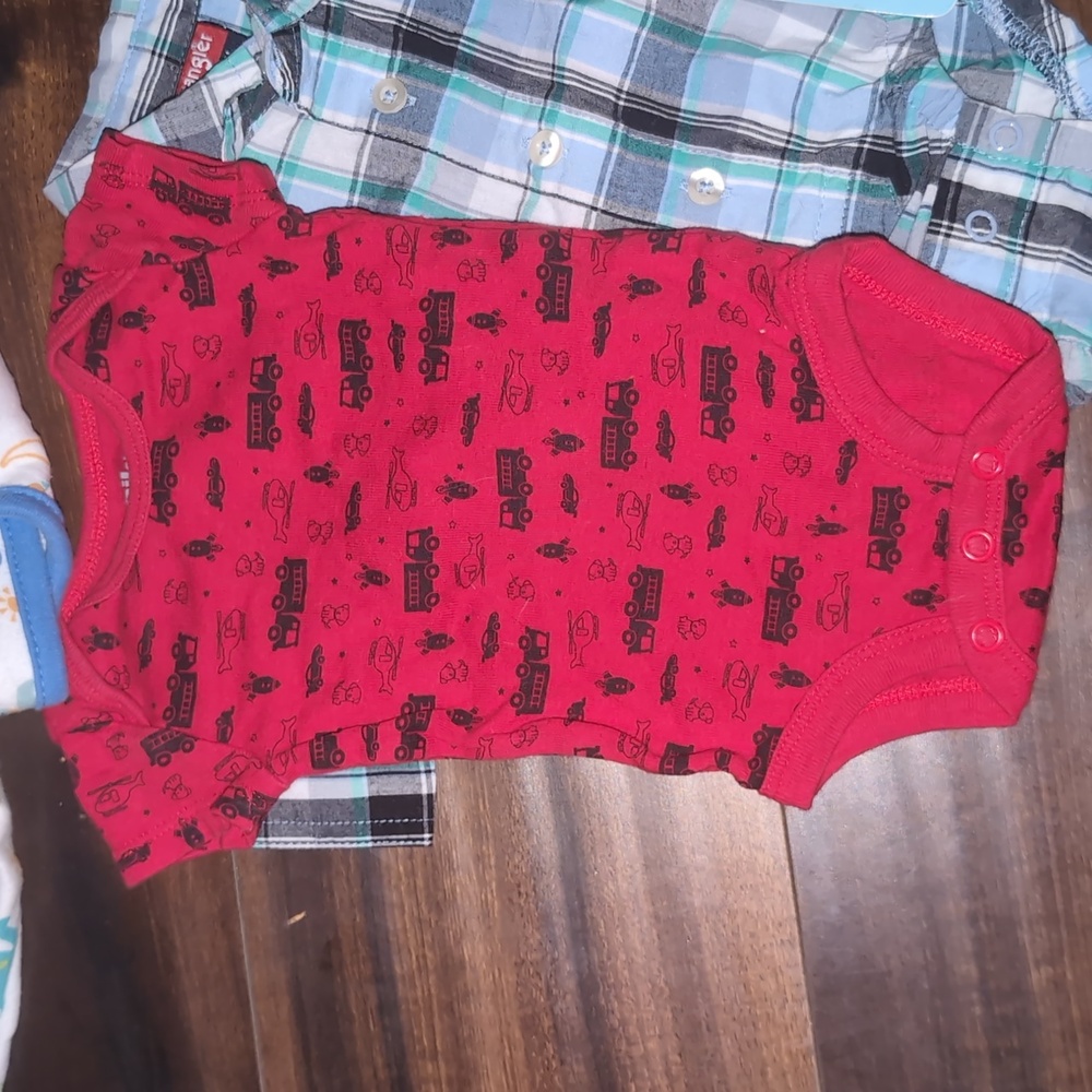 Baby Boy Newborn 5 Piece Lot - Picture 4 of 6
